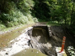 道路崩落してます